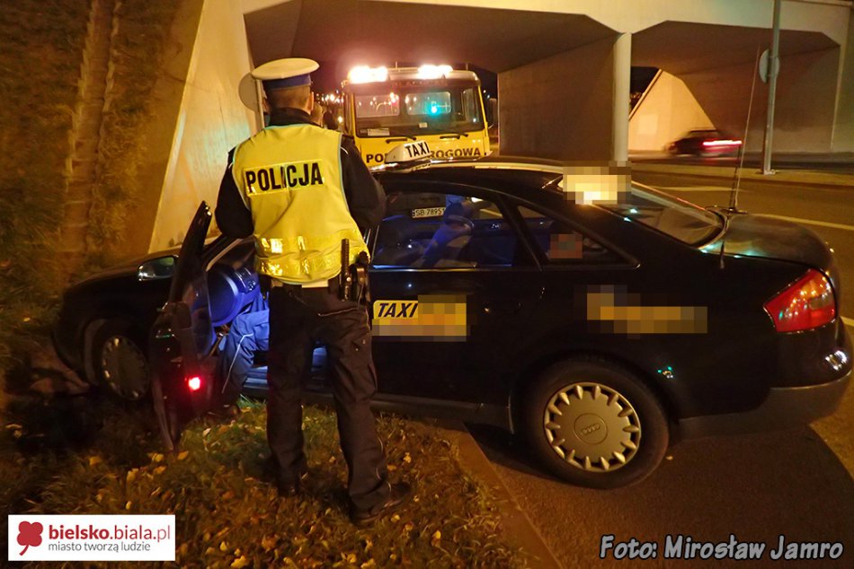 Potężna siła zderzenia samochodów - foto