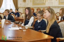 Wręczył im symboliczne dyplomy