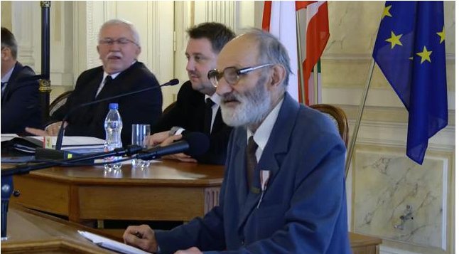 Cierpkie słowa i kwiaty na koniec kadencji
