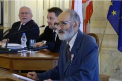 Cierpkie słowa i kwiaty na koniec kadencji