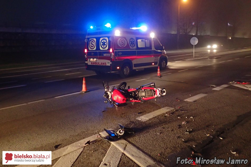 Zderzenie osobówki z motocyklem - foto