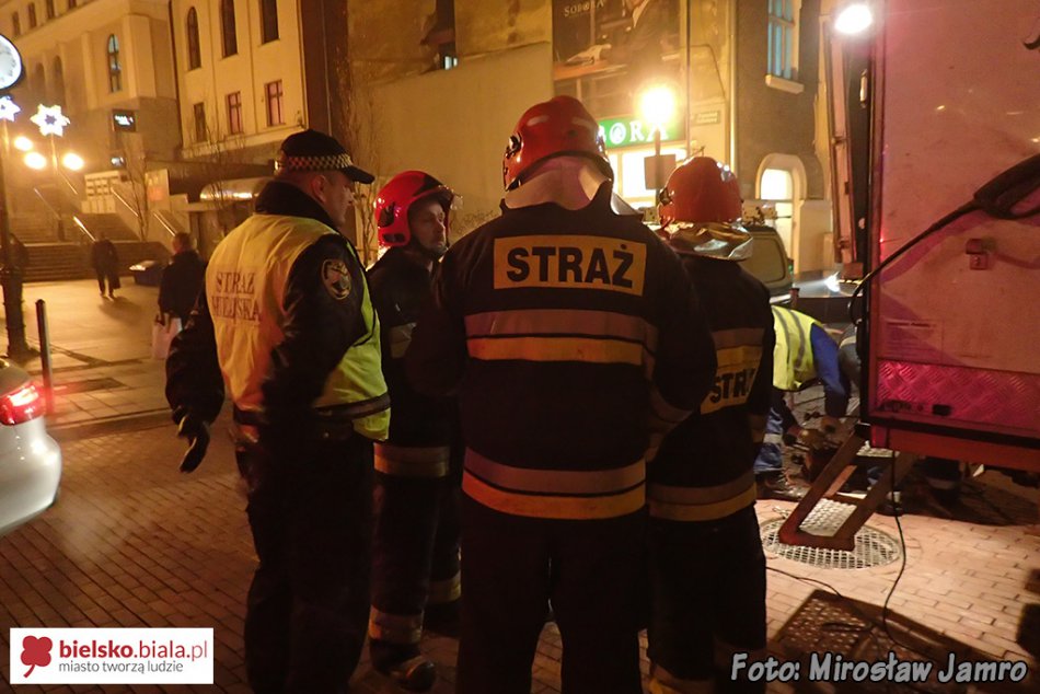 Zasmrodzili budynki w centrum miasta - foto