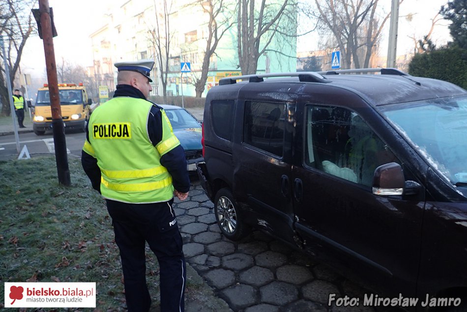 Nie zauważył nadjeżdżającego auta - foto