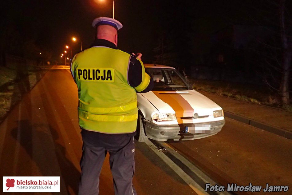 Nietrzeźwy łapał auto, został potrącony - foto