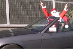 Klub BMW z choinką i prezentami