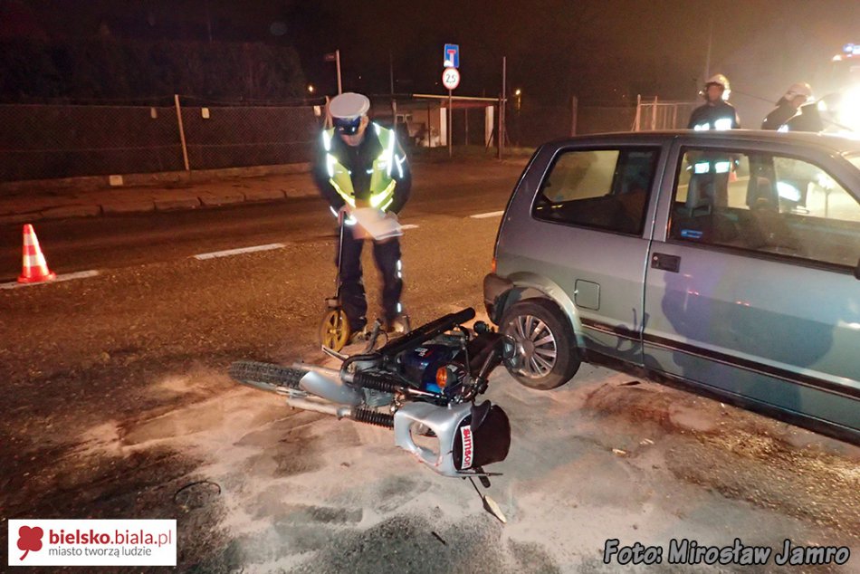 Zderzenie osobówki z motorowerem - foto