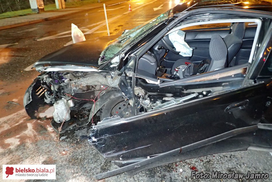 Rozbił auto na latarni - foto