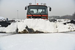Sypią śniegiem na Dębowcu