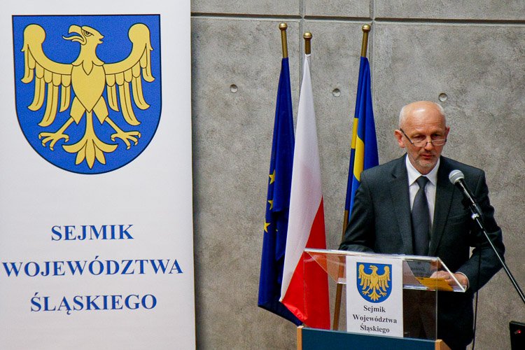 Pusta kasa województwa