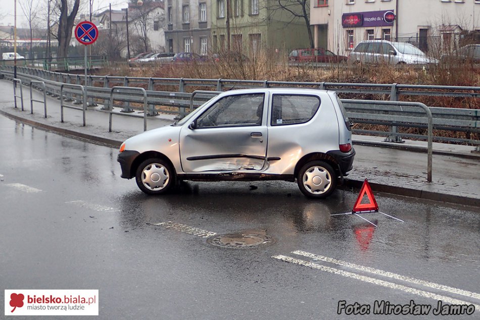 Trafił w drzwi kierującej - foto