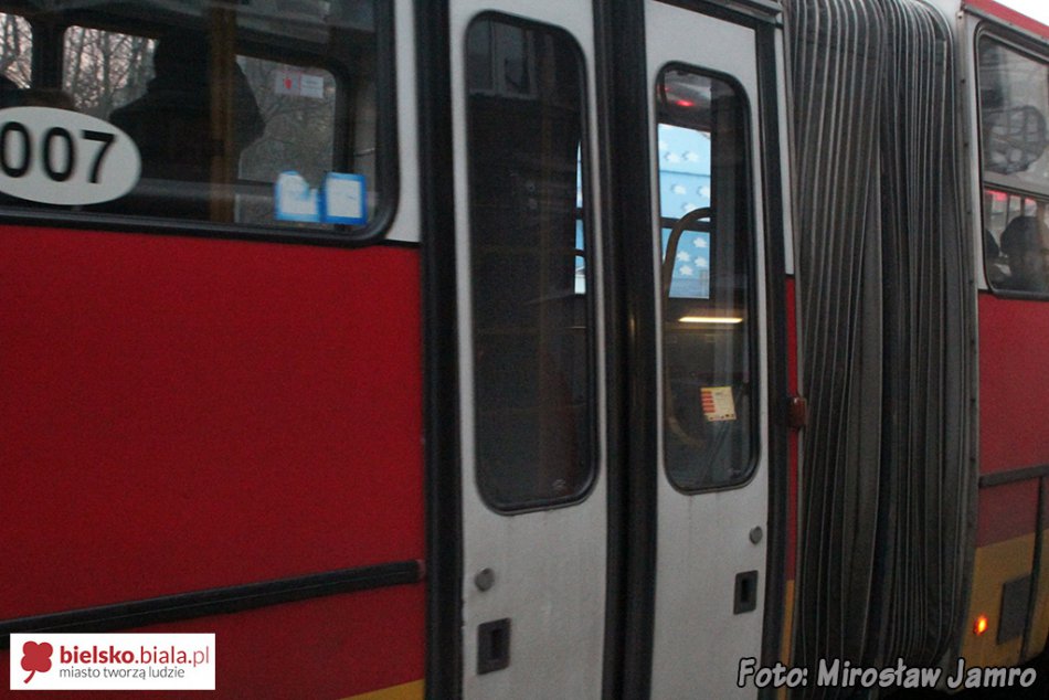 Sztuczny tłok w autobusie MZK