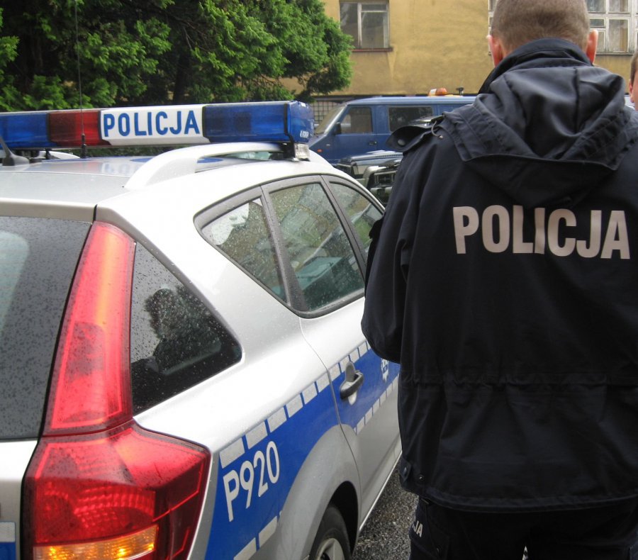 Odzież z dopiętymi metkami