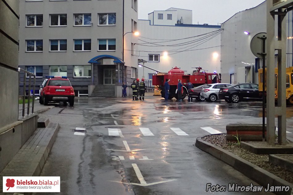Pożar filtra w zakładzie - foto