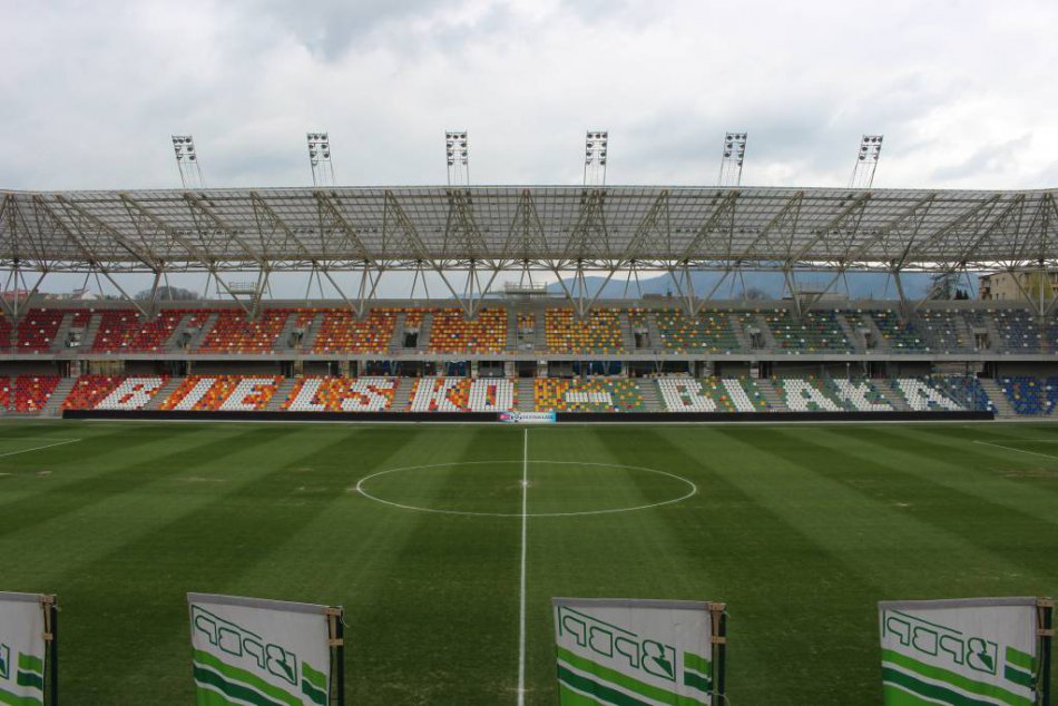 Na stadion poczekamy do jesieni