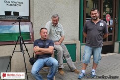 Protestowali przed bankiem
