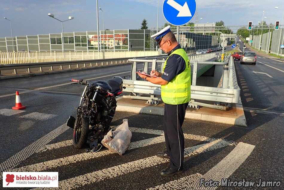 Zderzenie motorowerzysty z osobówką - foto