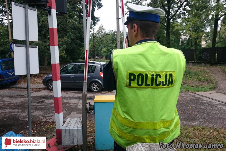 Zaparkował auto pod szlabanem - foto