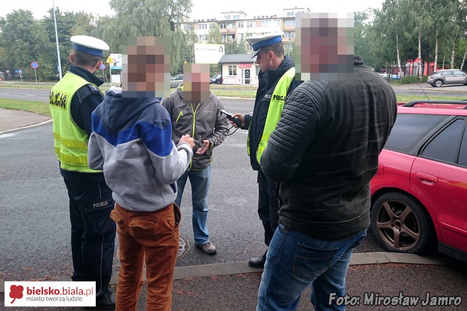 Kraksa na trzy auta - foto