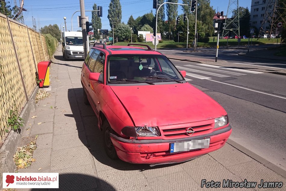 Najechał na auto dostawcze - foto