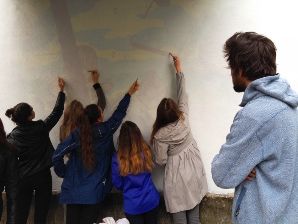 Kilkanaście osób szkicowało mural - foto