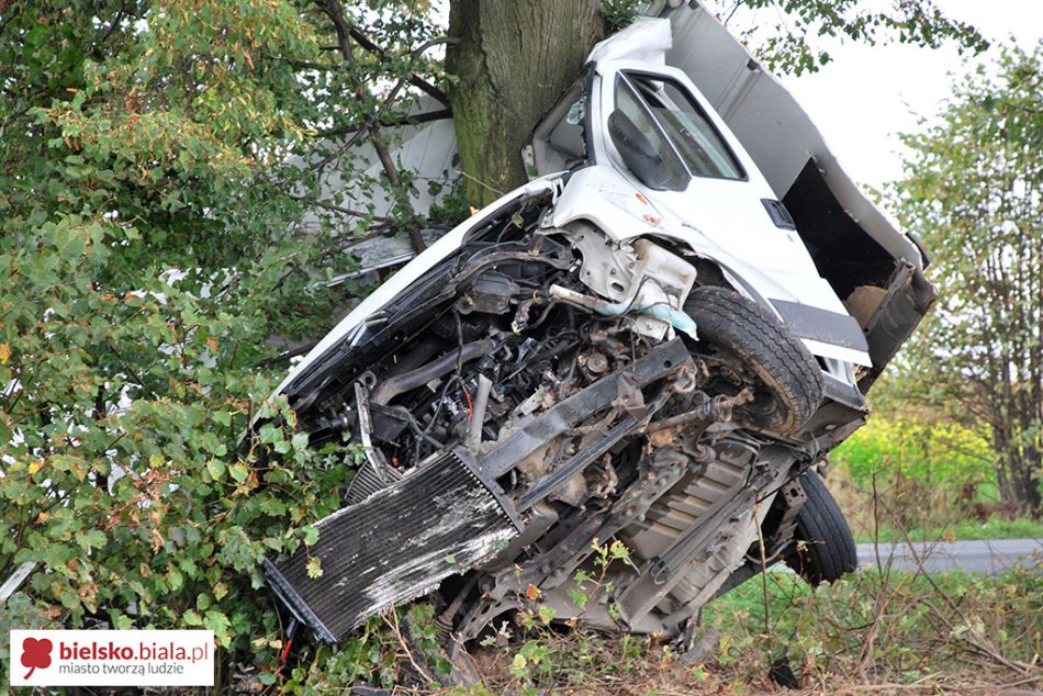 Auto rozerwane na części - foto