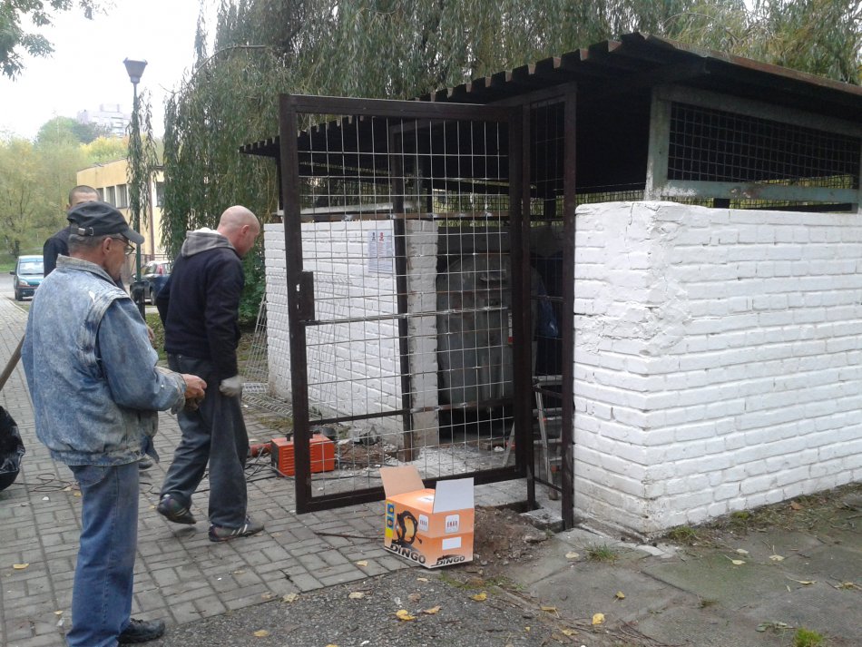 Na Karpackim założyli kraty - foto