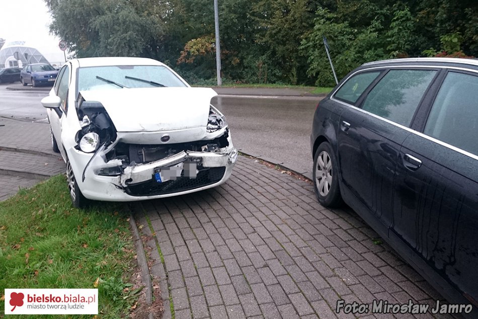 Rozbił auto na haku holowniczym - foto