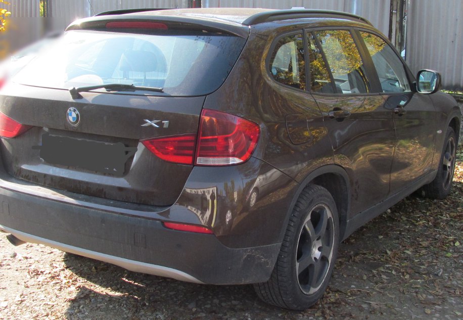 BMW X1 z przebitym numerem - foto