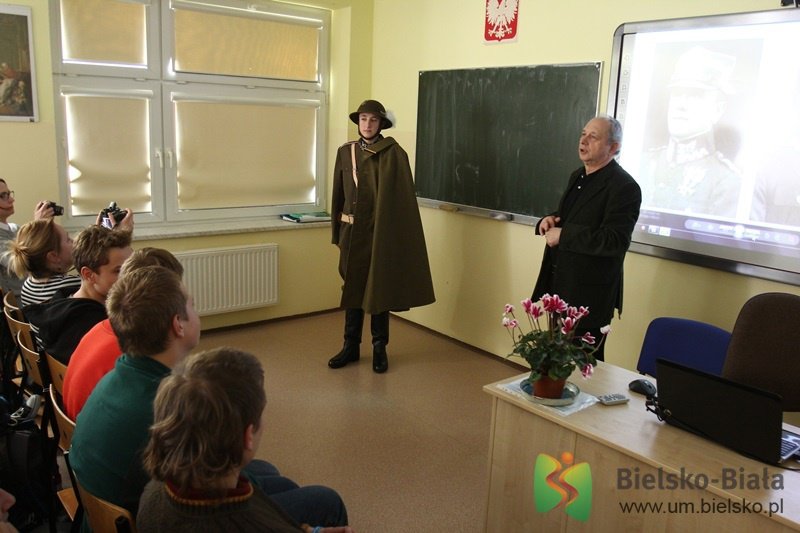 Niecodzienne wykłady w gimnazjach