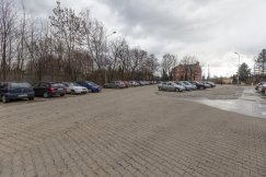Są dwa parkingi dla pracowników