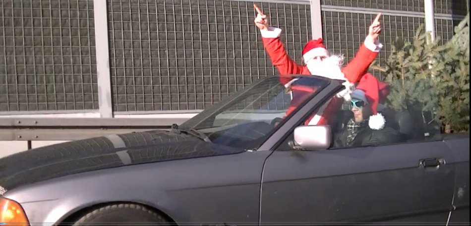 Przejdzie 140 km pieszo z choinką