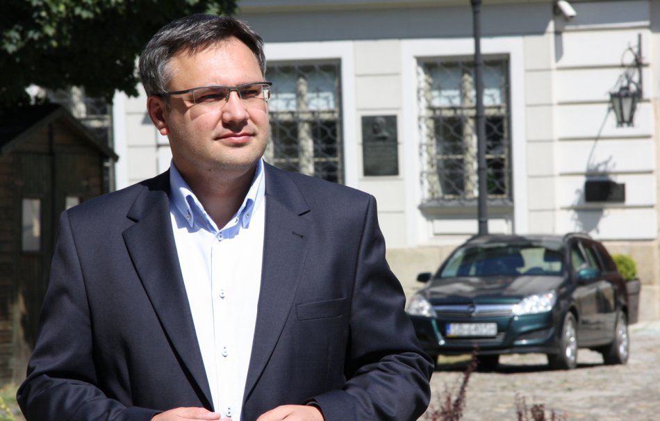 Posłowie pokazują majątki