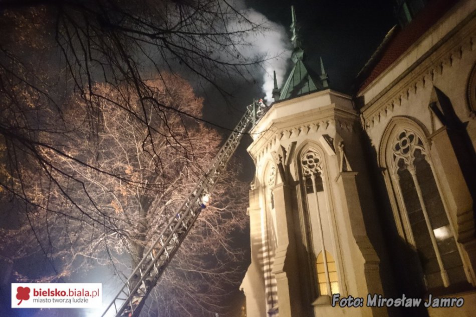 Pożar sadzy w kominie sanktuarium - foto