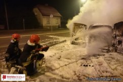 Pożar auta z fajerwerkami - foto