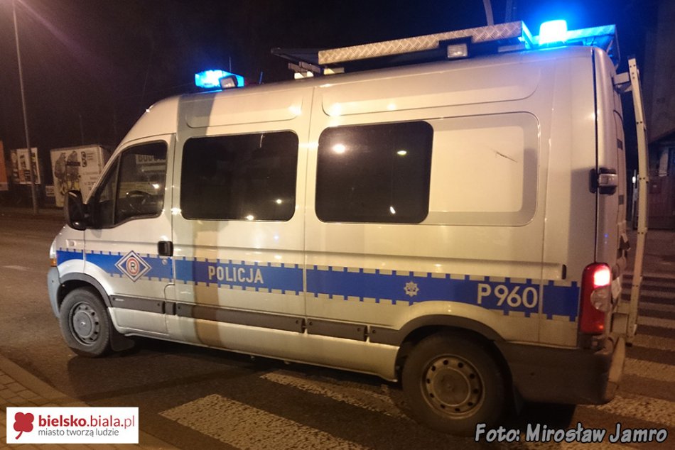 Pijany skosił znak drogowy