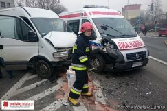 Zderzenie z karetką na sygnale - foto