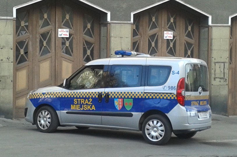 Strażnik kontroluje po godzinach