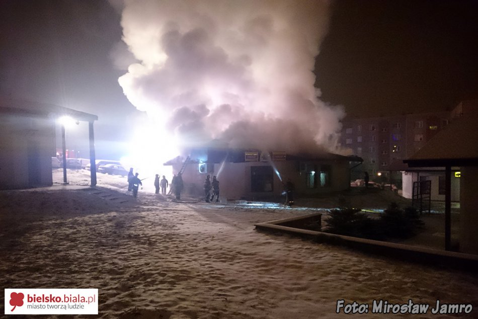 Płonie sklep przy Siewnej - foto