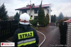 Płonie poddasze w Kozach - foto