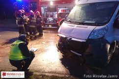 Czołowe zderzenie na śliskiej jezdni - foto