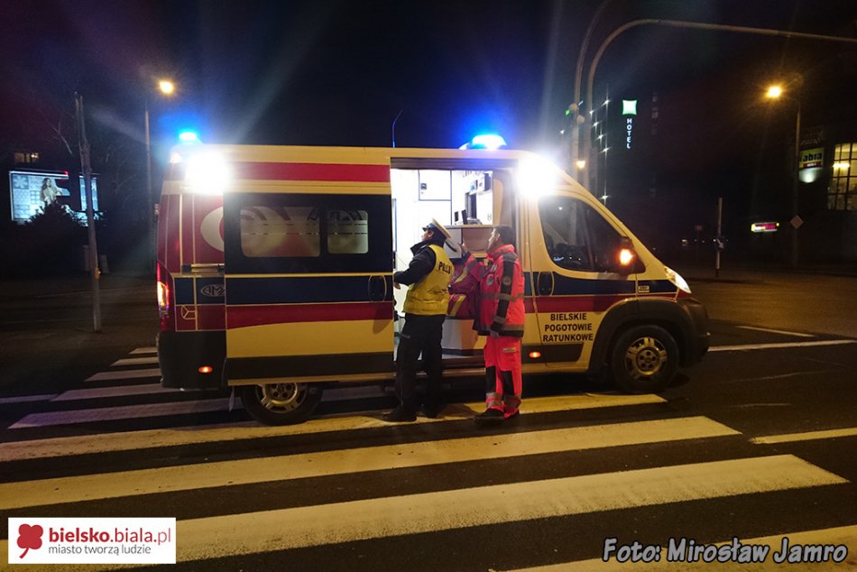 Pijany wtargnął pod auto - foto