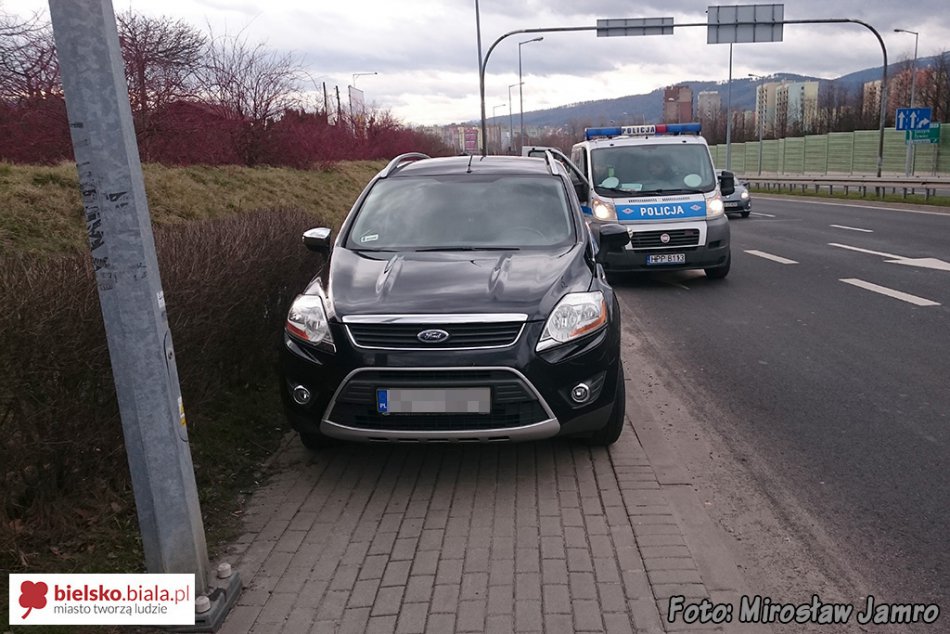 Najechała na zastępcze auto - foto