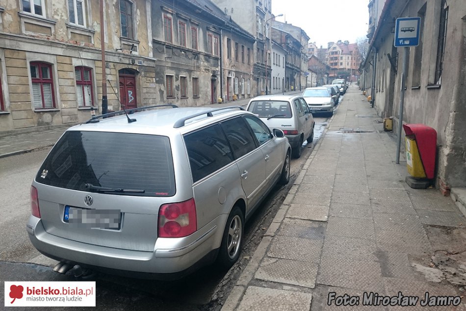 Zaparkowali na przystanku - foto