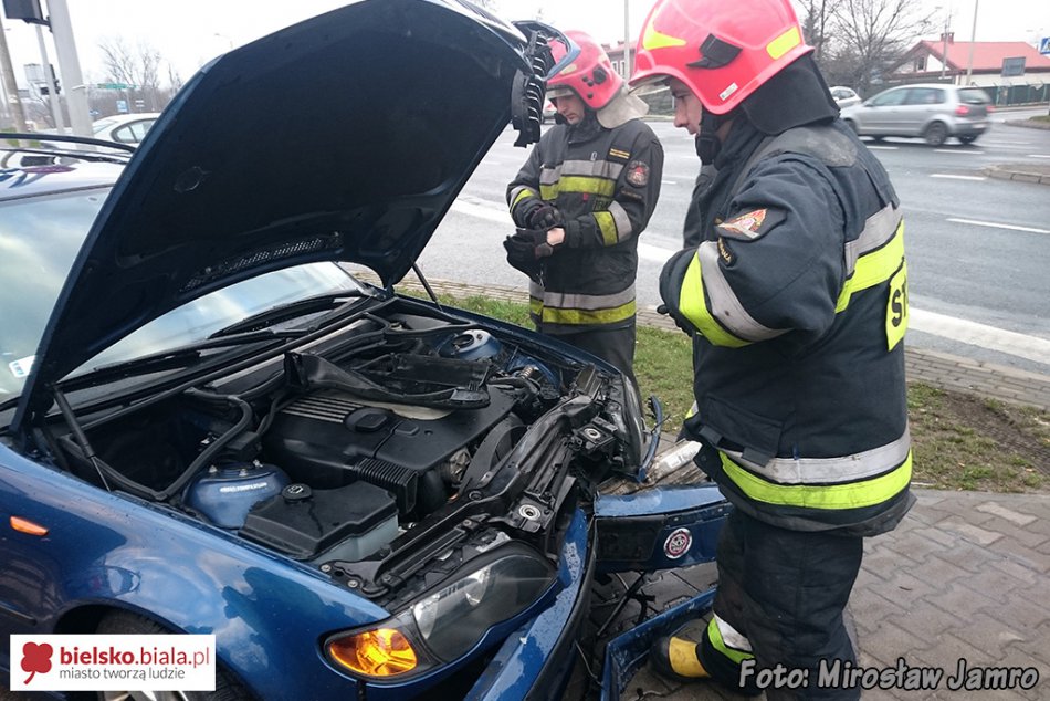 Skosił sygnalizator świetlny - foto