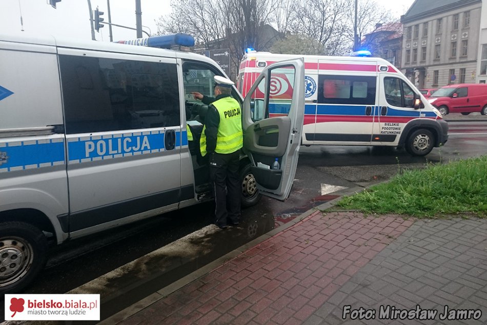 Potrącenie kobiety na przejściu - foto