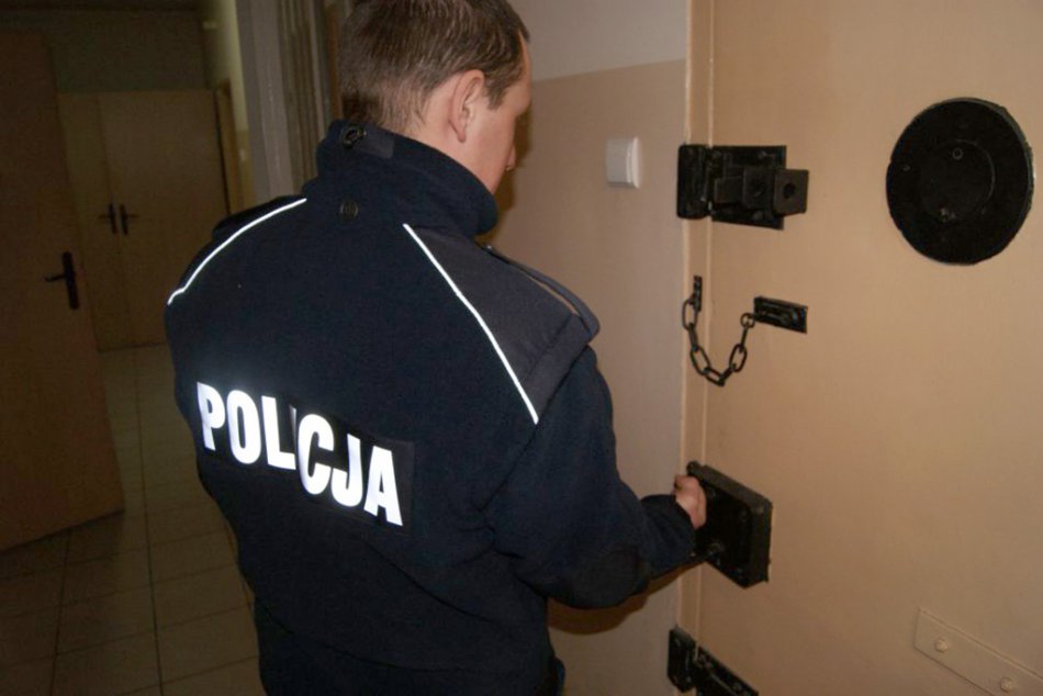 Zrównała z ziemią domek sąsiada