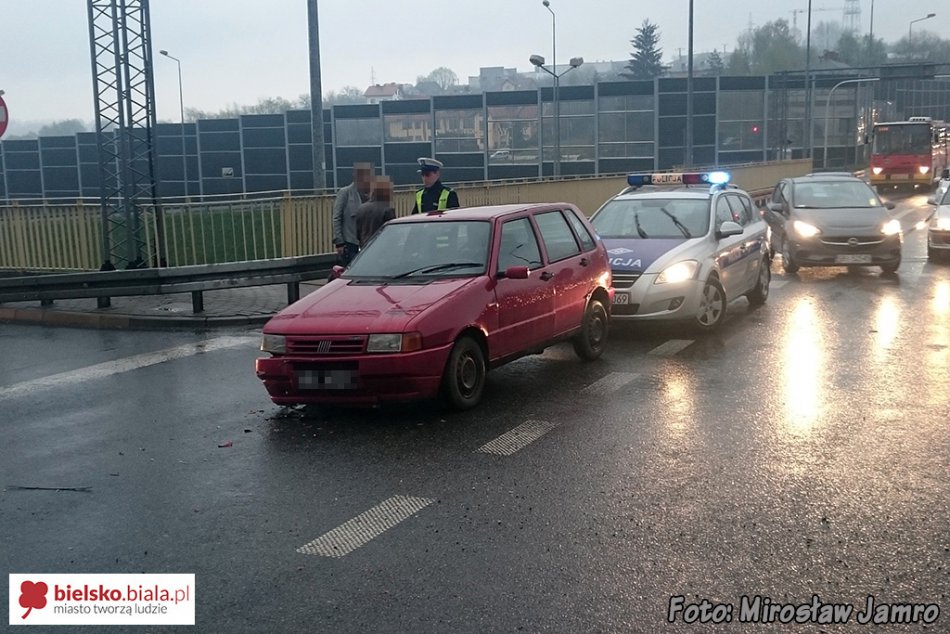 Bez prawa jazdy i na czerwonym - foto