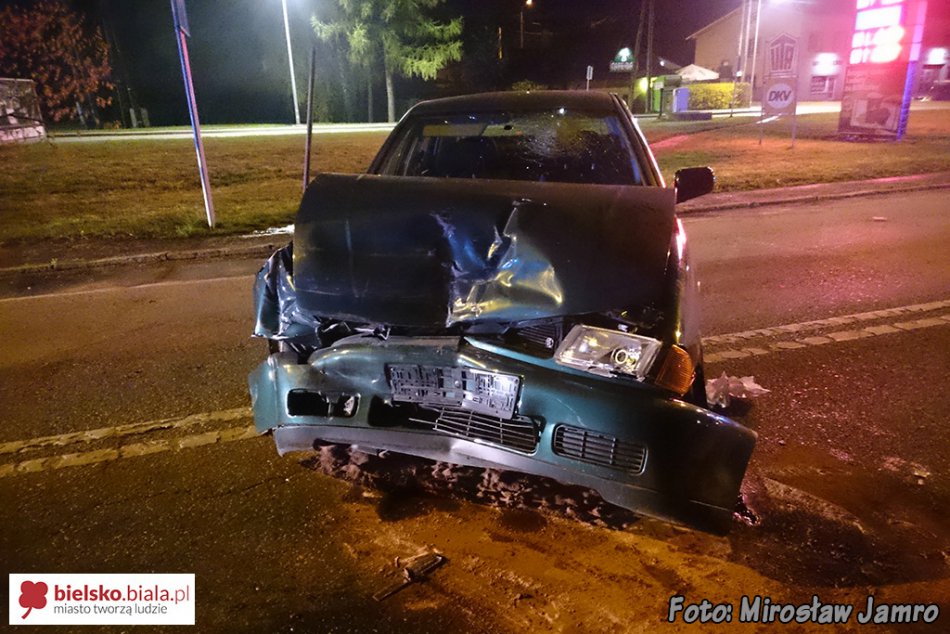 Z impetem uderzył w auto - foto