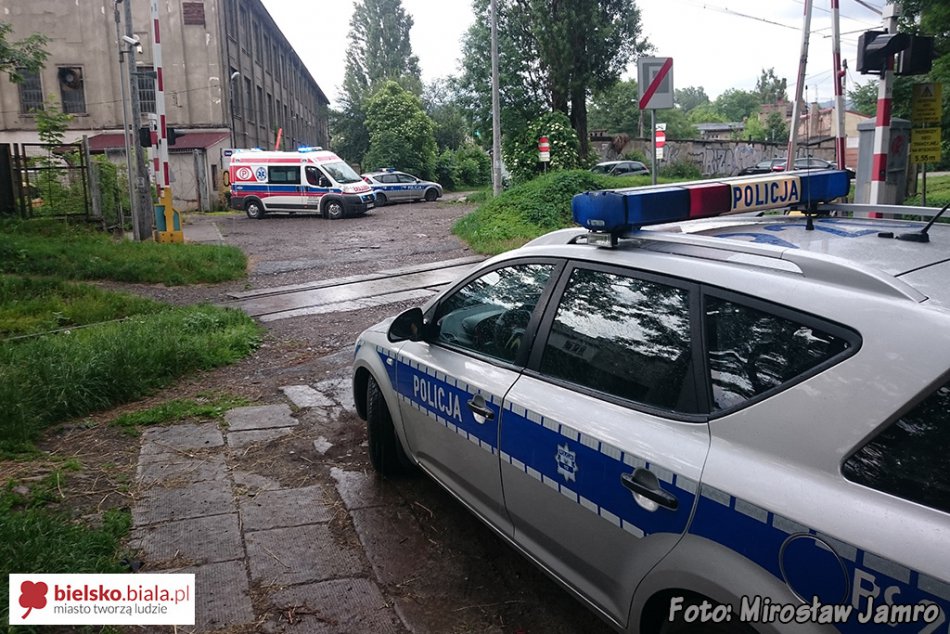 Pijany leżał obok torów - foto