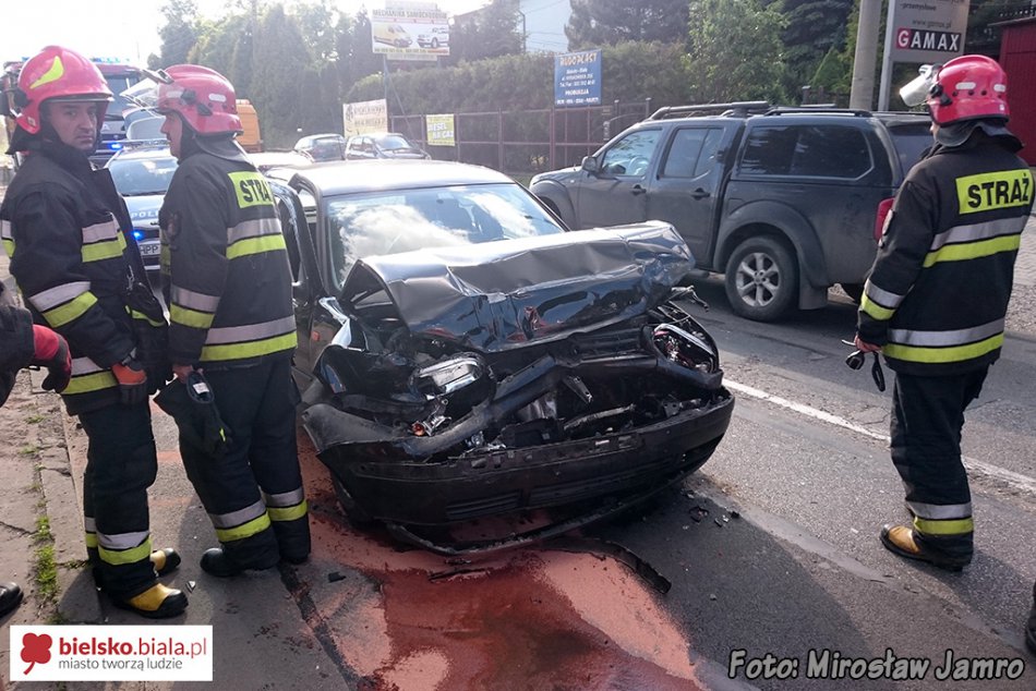 Zderzenie osobówki z ambulansem - foto